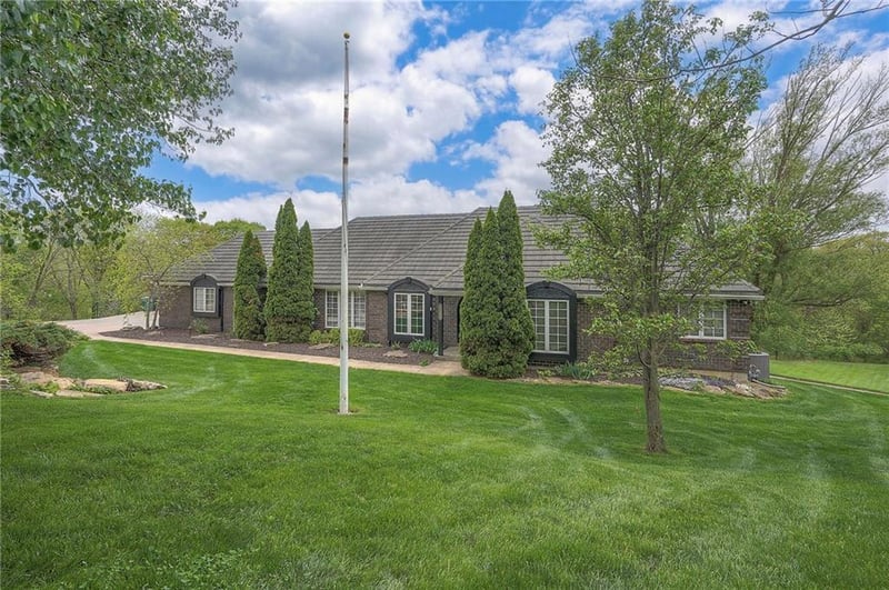 6101 NW Saddle Club Ct, Kansas City, MO 64152