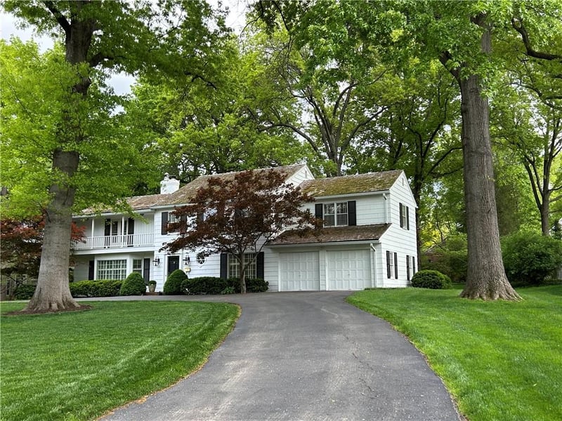 6539 Wenonga Rd, Mission Hills, KS 66208