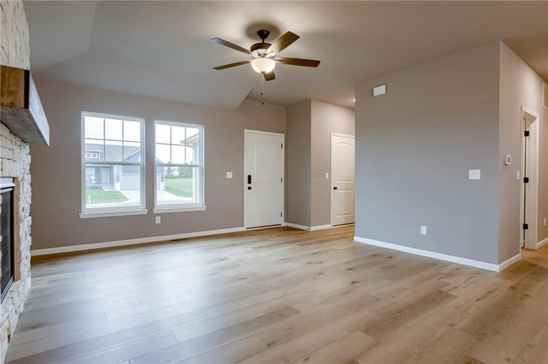 27012 Dogwood Ln, Lee's Summit, MO 64086