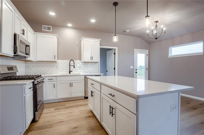 27012 Dogwood Ln, Lee's Summit, MO 64086