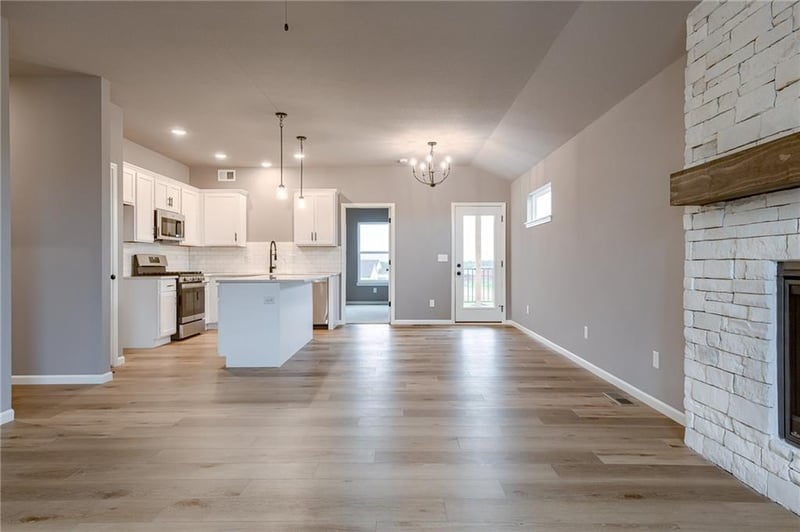 27012 Dogwood Ln, Lee's Summit, MO 64086