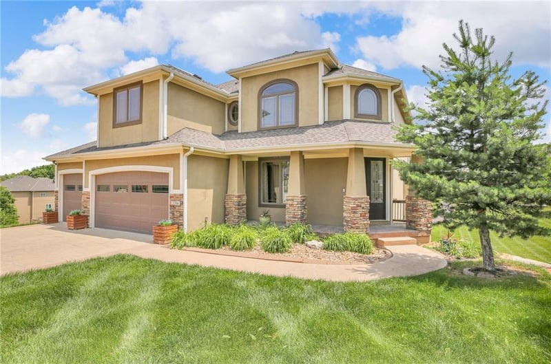 2204 SE Pine Gate Cir, Blue Springs, MO 64014