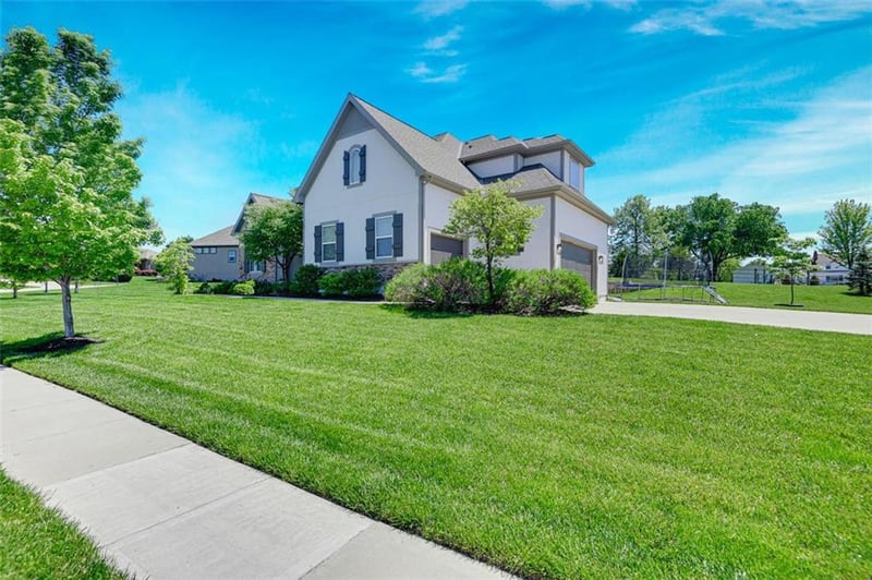 24411 W 70th St, Shawnee, KS 66226