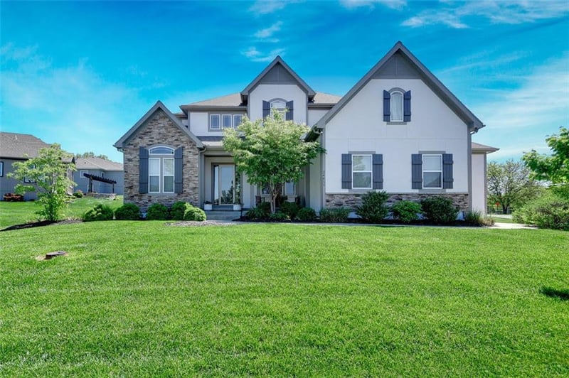24411 W 70th St, Shawnee, KS 66226