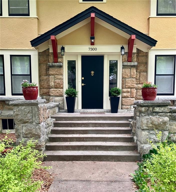 7300 Summit St, Kansas City, MO 64114