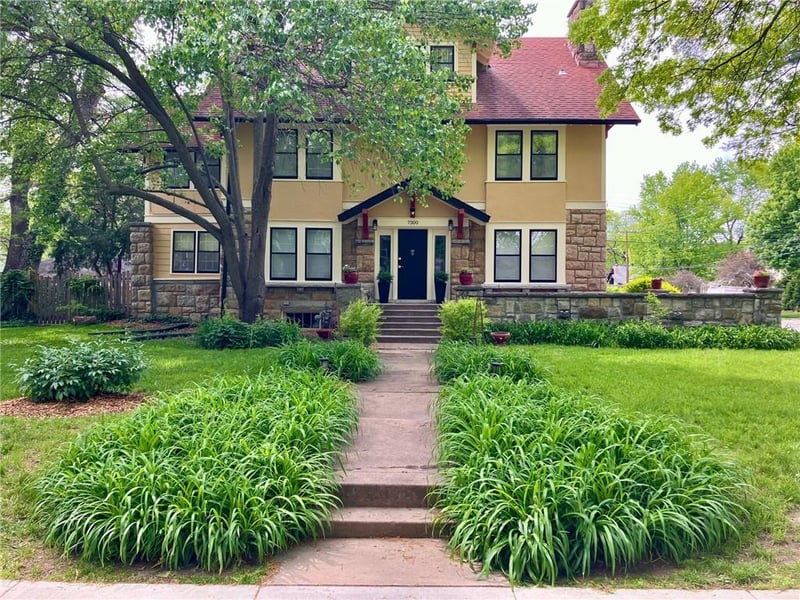 7300 Summit St, Kansas City, MO 64114