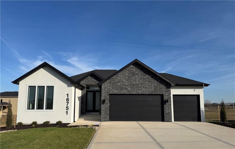 16751 Fellows St, Olathe, KS 66062
