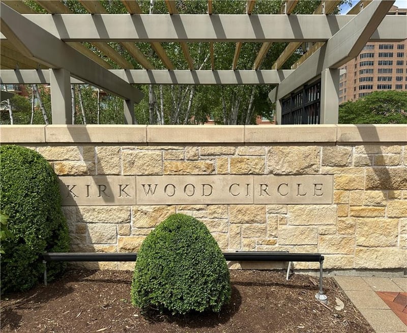 4950 Central St #102, Kansas City, MO 64112