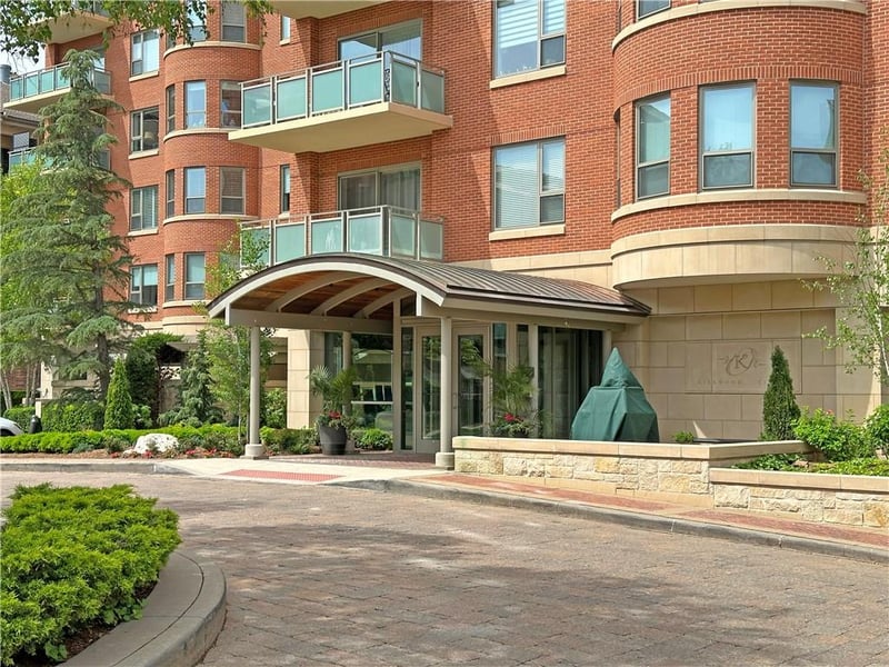 4950 Central St #102, Kansas City, MO 64112