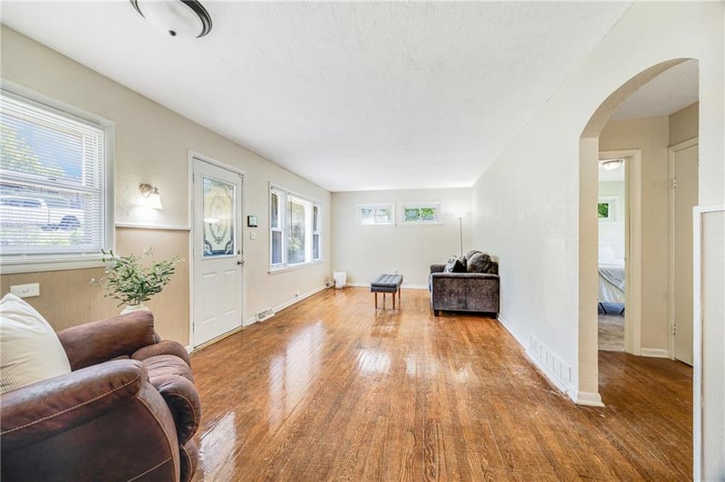 6132 N Eugene Field Rd, Kansas City, MO 64119