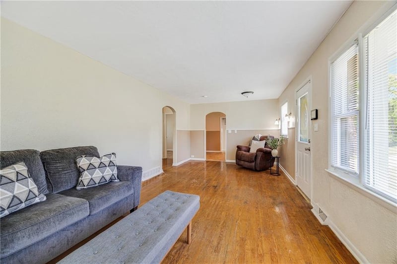 6132 N Eugene Field Rd, Kansas City, MO 64119