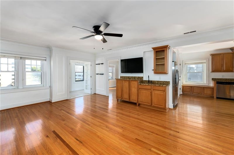 807 48th St #702, Kansas City, MO 64112