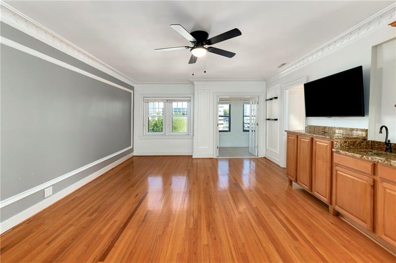 807 48th St #702, Kansas City, MO 64112