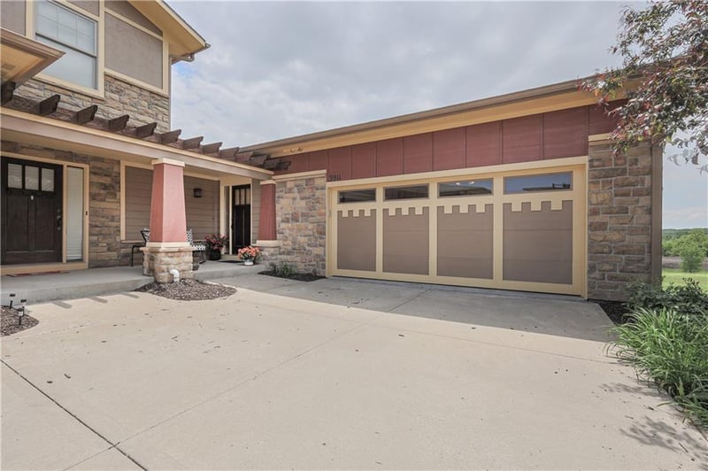 3911 W 159th Ter, Overland Park, KS 66085