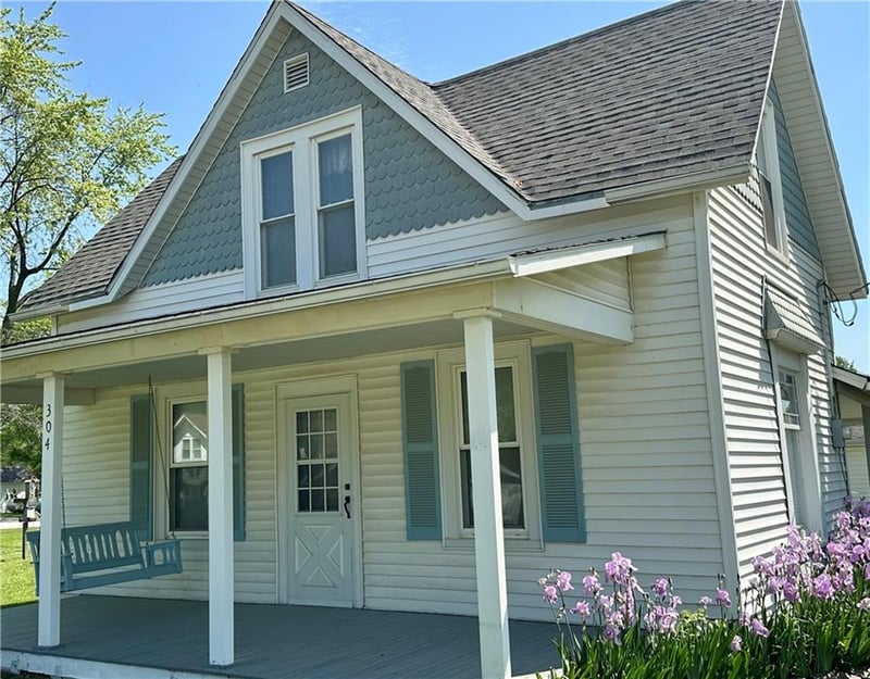 304 Walnut St, Kidder, MO 64649
