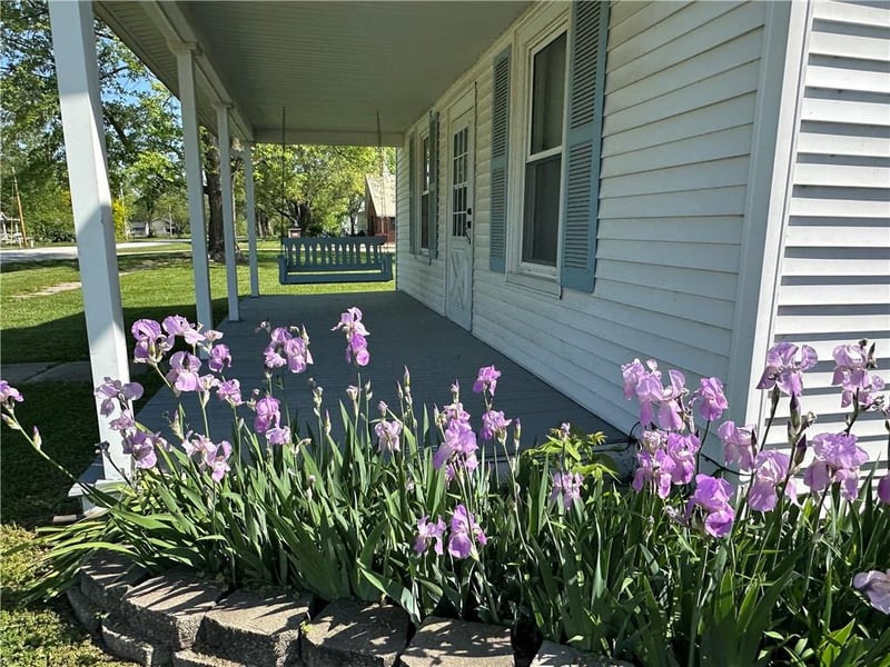 304 Walnut St, Kidder, MO 64649