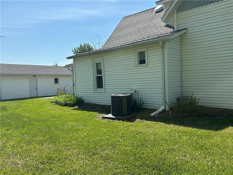 304 Walnut St, Kidder, MO 64649