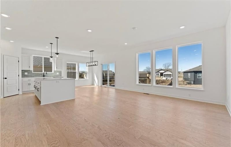 11131 Crescent Ct, Kansas City, MO 64157