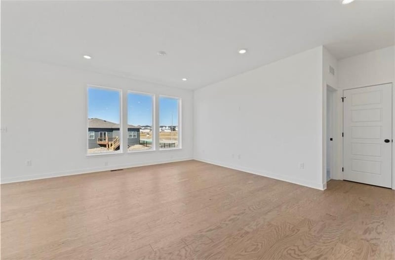 11131 Crescent Ct, Kansas City, MO 64157