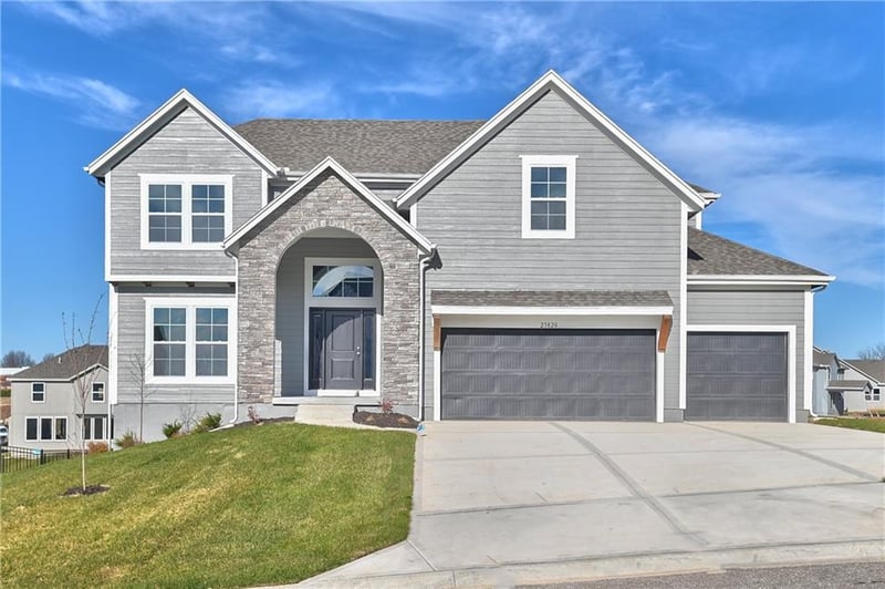 6018 Apache Dr, Shawnee, KS 66226