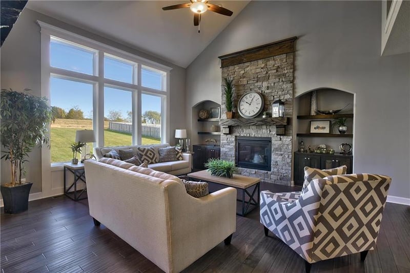 6018 Apache Dr, Shawnee, KS 66226