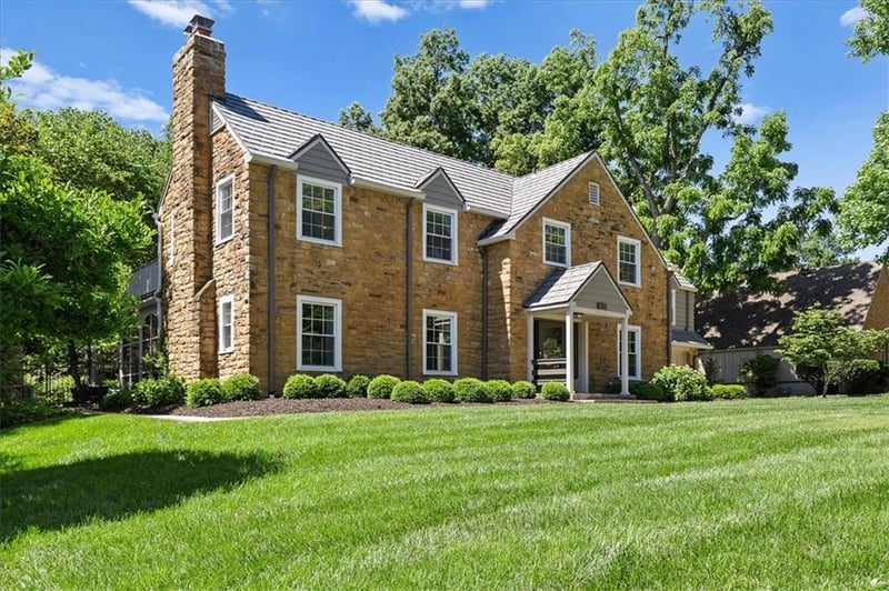 835 W 53rd Ter, Kansas City, MO 64112