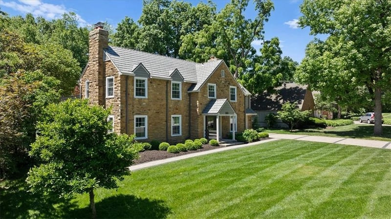 835 W 53rd Ter, Kansas City, MO 64112