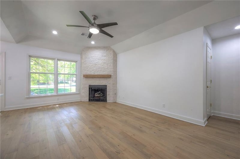 12136 Hayes St, Overland Park, KS 66213