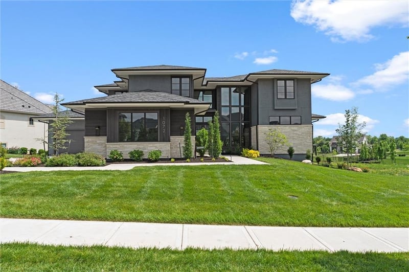 10721 W 142nd St, Overland Park, KS 66221
