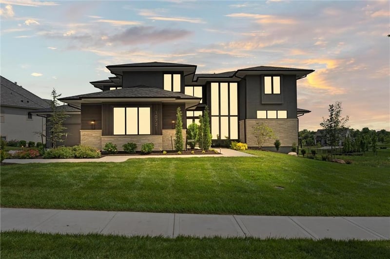 10721 W 142nd St, Overland Park, KS 66221