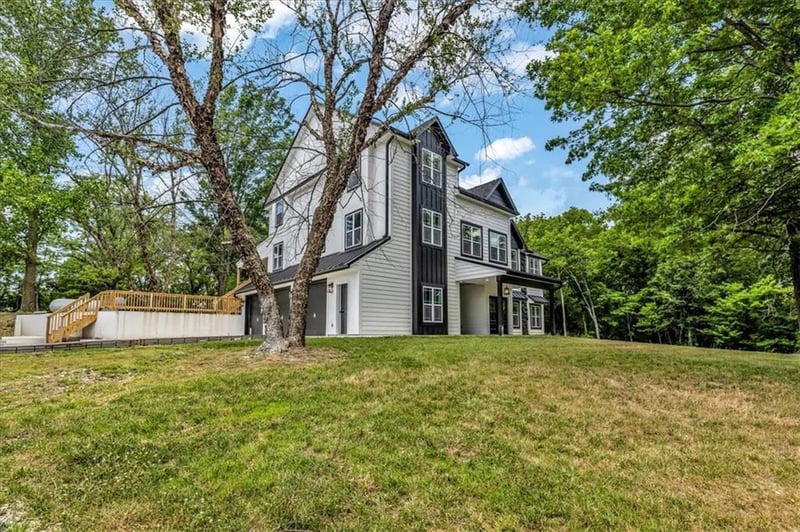 30907 E Stony Point School Rd, Grain Valley, MO 64029