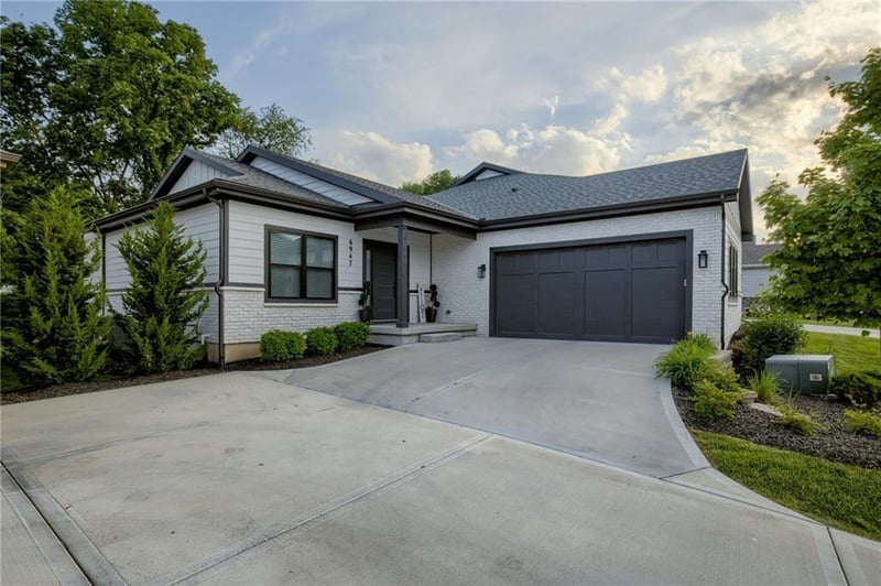 6947 W 162nd Ct, Overland Park, KS 66085