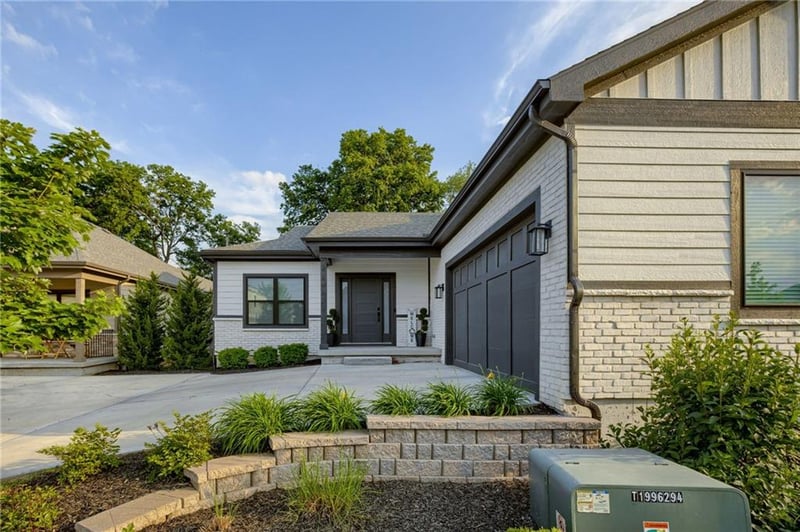 6947 W 162nd Ct, Overland Park, KS 66085