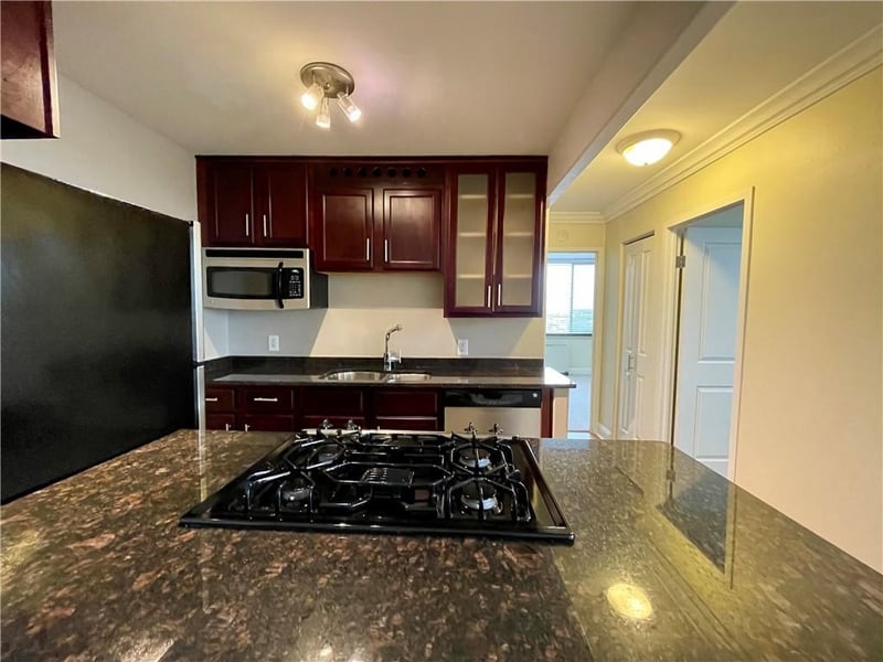 700 8th St #10J, Kansas City, MO 64106