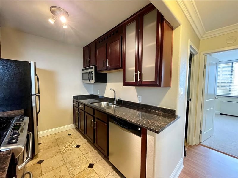 700 8th St #10J, Kansas City, MO 64106