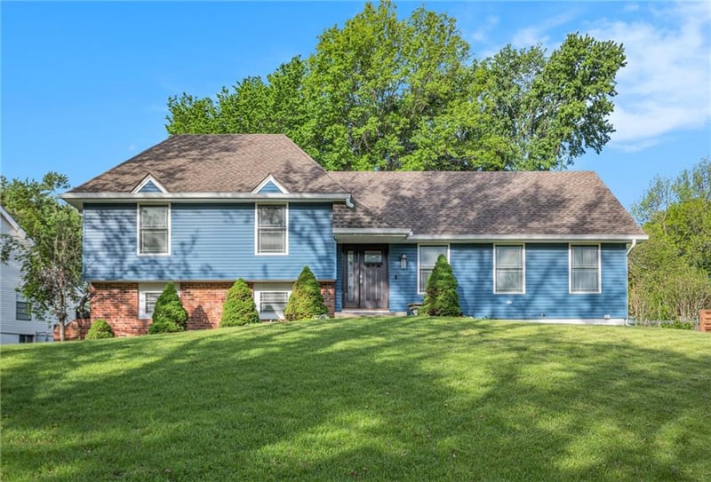 9708 Campbell Dr, Kansas City, MO 64155