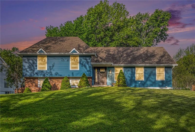 9708 Campbell Dr, Kansas City, MO 64155