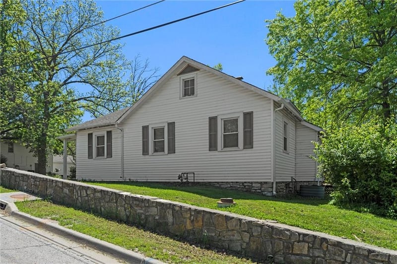 4001 NW South Dr, Riverside, MO 64150