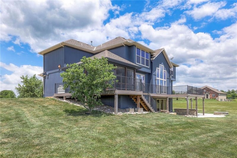 30601 E Hideaway Ln, Lee's Summit, MO 64086