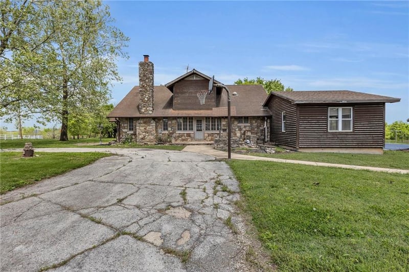 38199 Somerset Rd, Lacygne, KS 66040