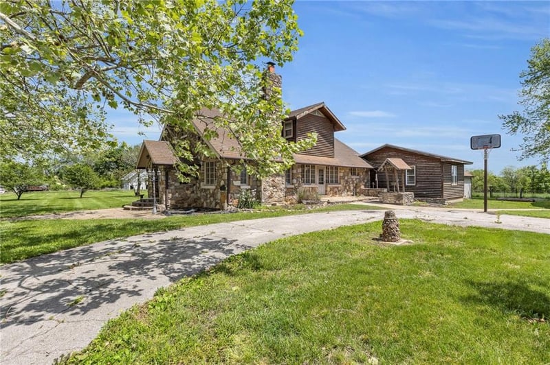 38199 Somerset Rd, Lacygne, KS 66040