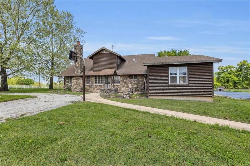 38199 Somerset Rd, Lacygne, KS 66040