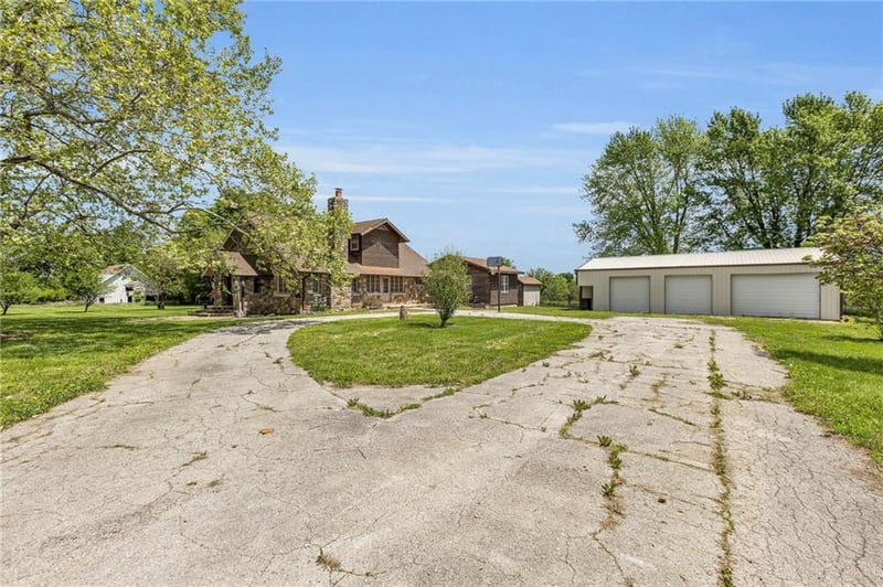 38199 Somerset Rd, Lacygne, KS 66040