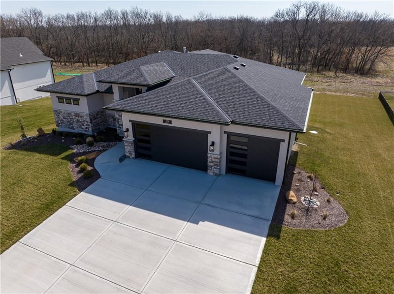 579 South Shore Dr, Lake Winnebago, MO 64034
