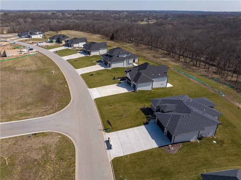 579 South Shore Dr, Lake Winnebago, MO 64034