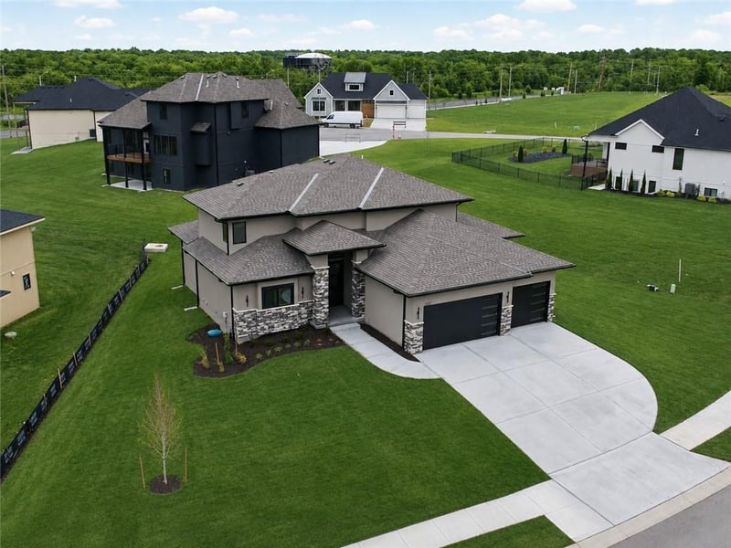 2531 Woodland Oak Cir, Lee's Summit, MO 64086