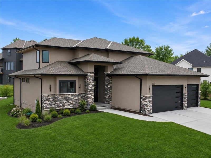 2531 Woodland Oak Cir, Lee's Summit, MO 64086