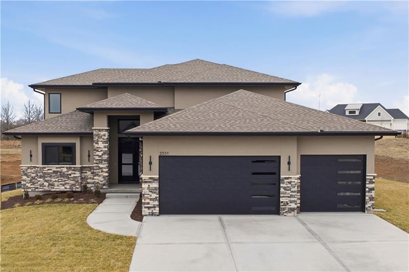 2531 Woodland Oak Cir, Lee's Summit, MO 64086