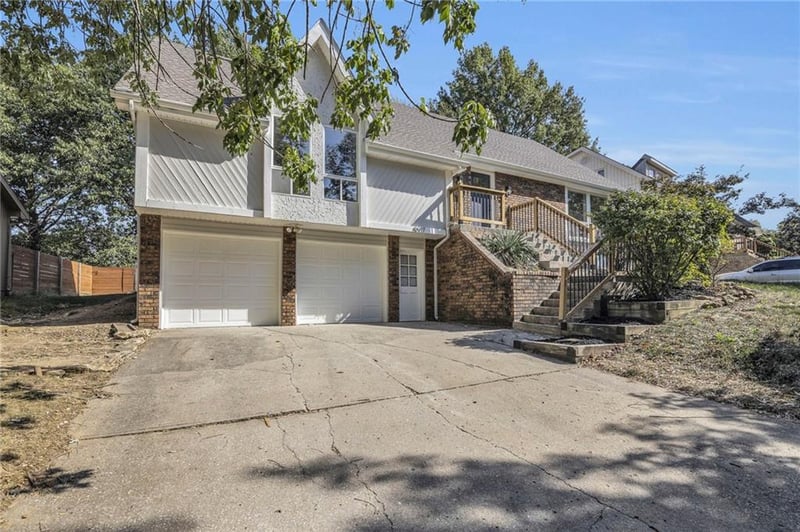 8017 Tracy Ave, Kansas City, MO 64118