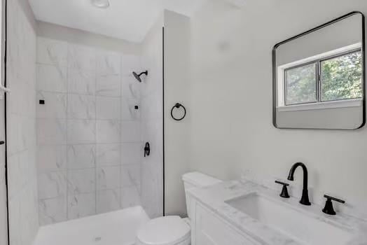 8017 Tracy Ave, Kansas City, MO 64118